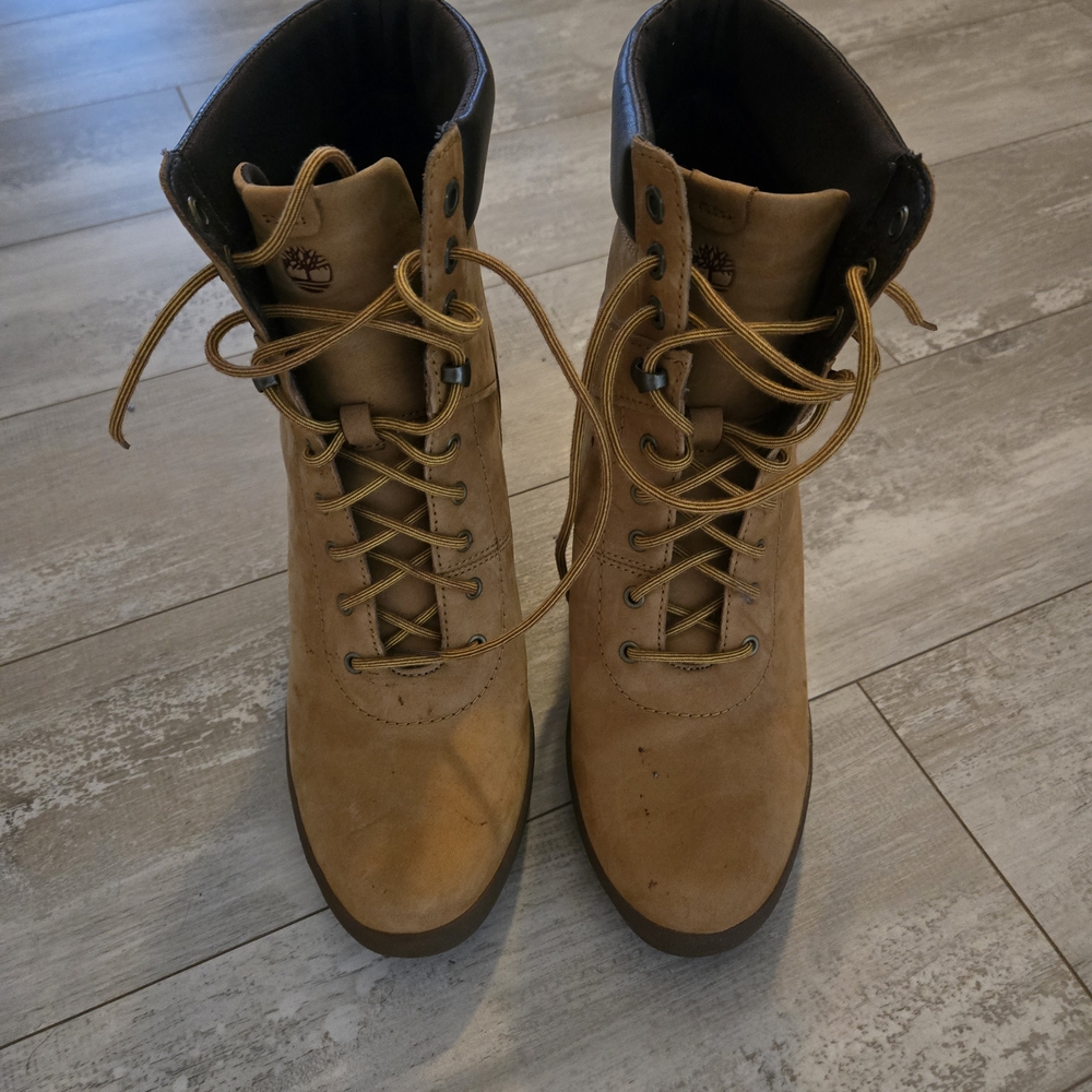 Timberland Women's Tan Lace-Up Boots